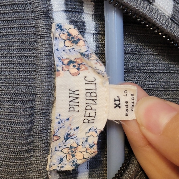 Striped sweater - Picture 2 of 4